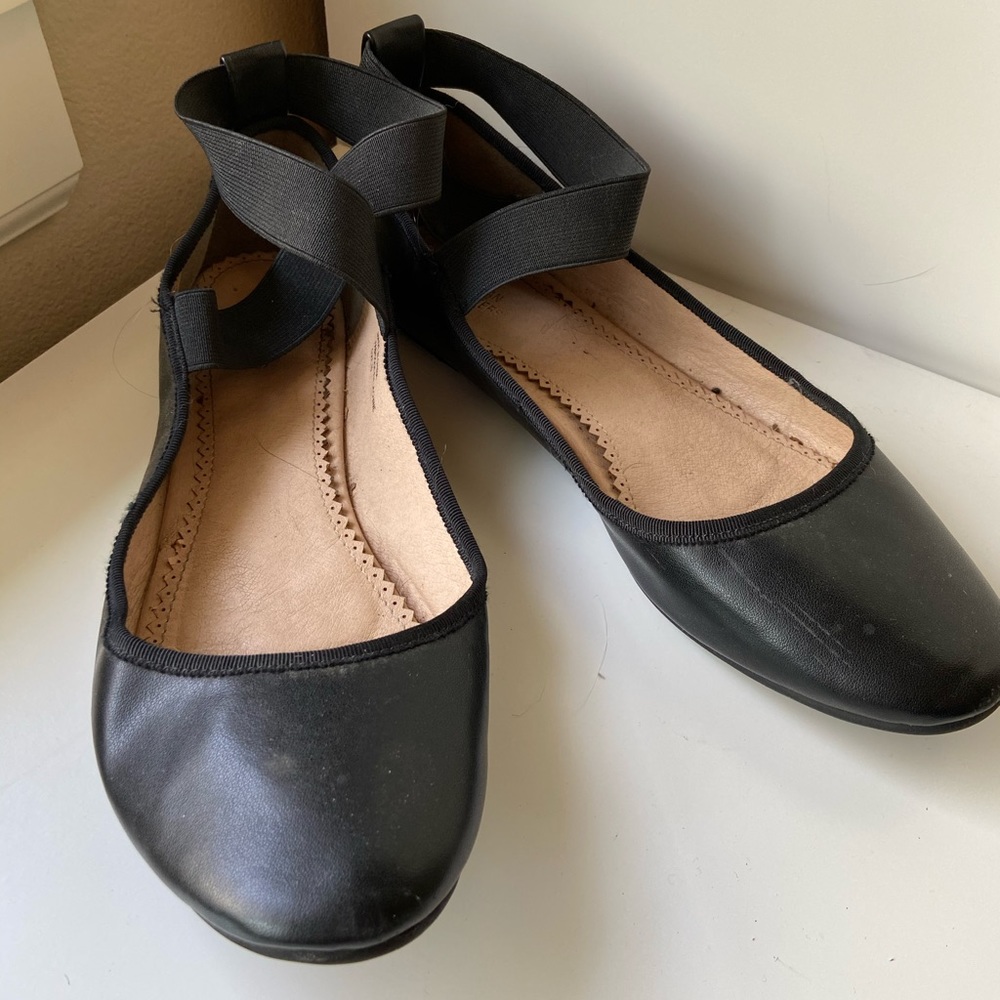 Cross ankle ballet flats